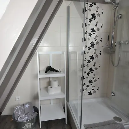 Giebelei דירה מדבאך